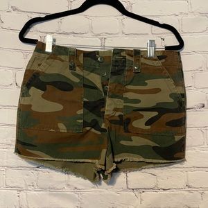 Women’s Army Print Shorts...Sz 28...Cutoffs